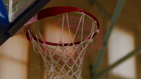 El-Equipo-De-Baloncesto-De-La-Universidad-De-Colorado-Falla-El-Tiro-A-Canasta-En-El-Estadio-De-Deportes-Cubierto.-Cámara-Lenta-4K-UHD-120-FPS